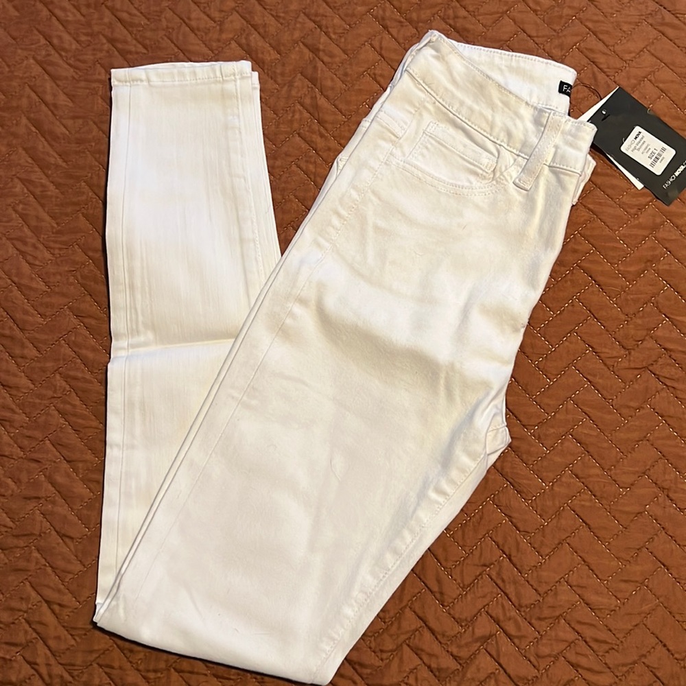 Size 1 New with tags fashion nova white jeans